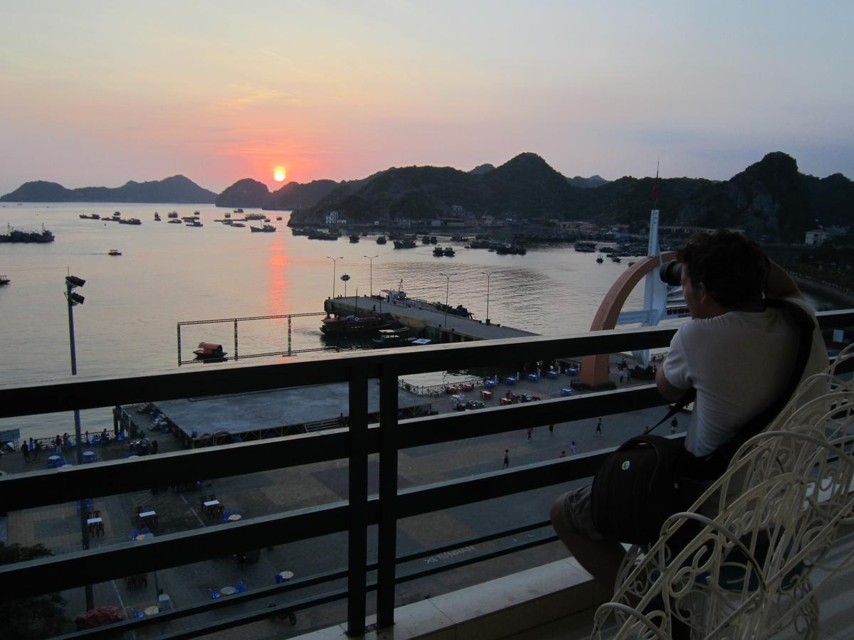 ホテルQuang Hung カットバ島 エクステリア 写真